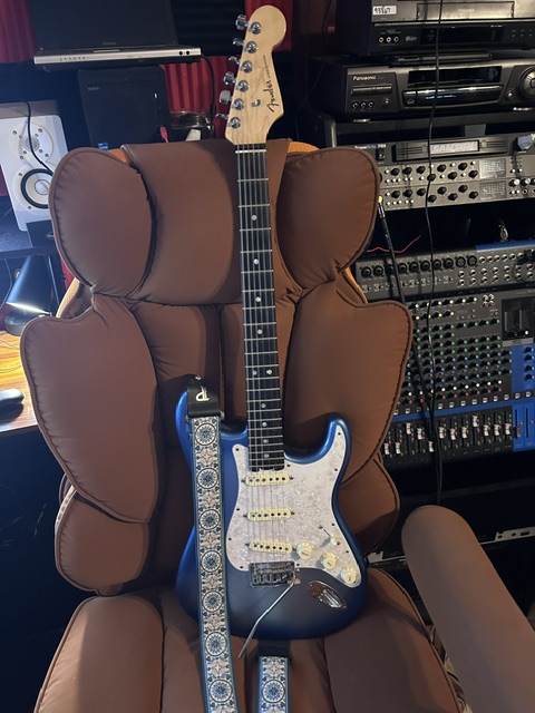 Guitarbizon tweet media