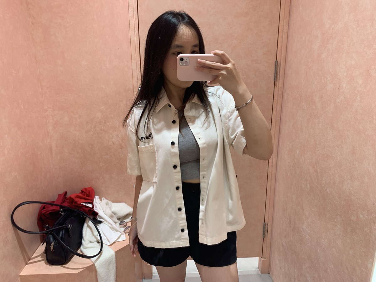 underthessun's tweet photo. beberapa baju yang aku coba hari ini tapi gajadi dibeli tapi bagus (jadinya beli yang lain) https://t.co/SED7BG6d5I