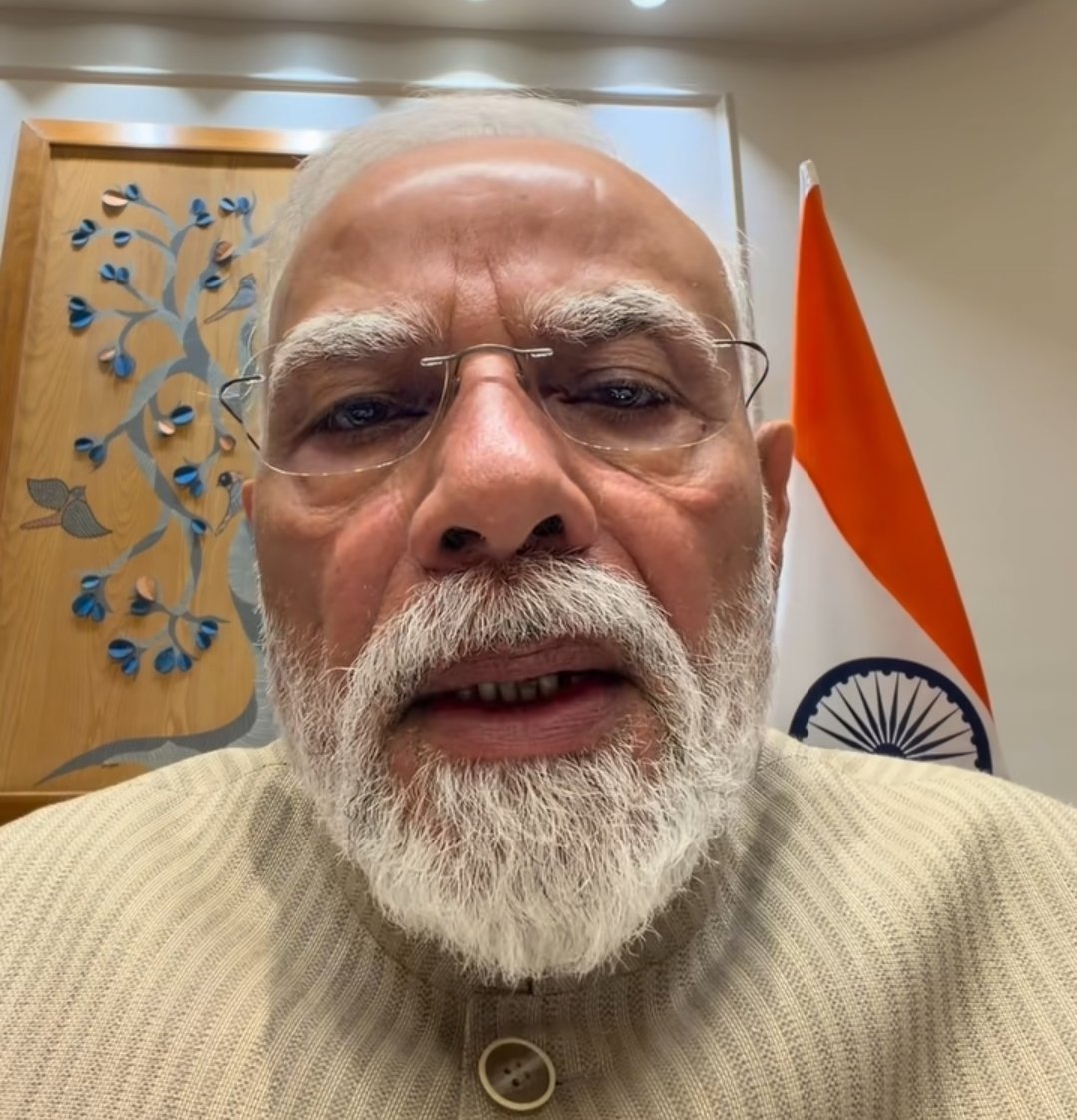 D4Dramatic's tweet photo. Camera angle sahi ho gaya, Modiji learning fast 👏🏼😭 https://t.co/smpfQo7A5t