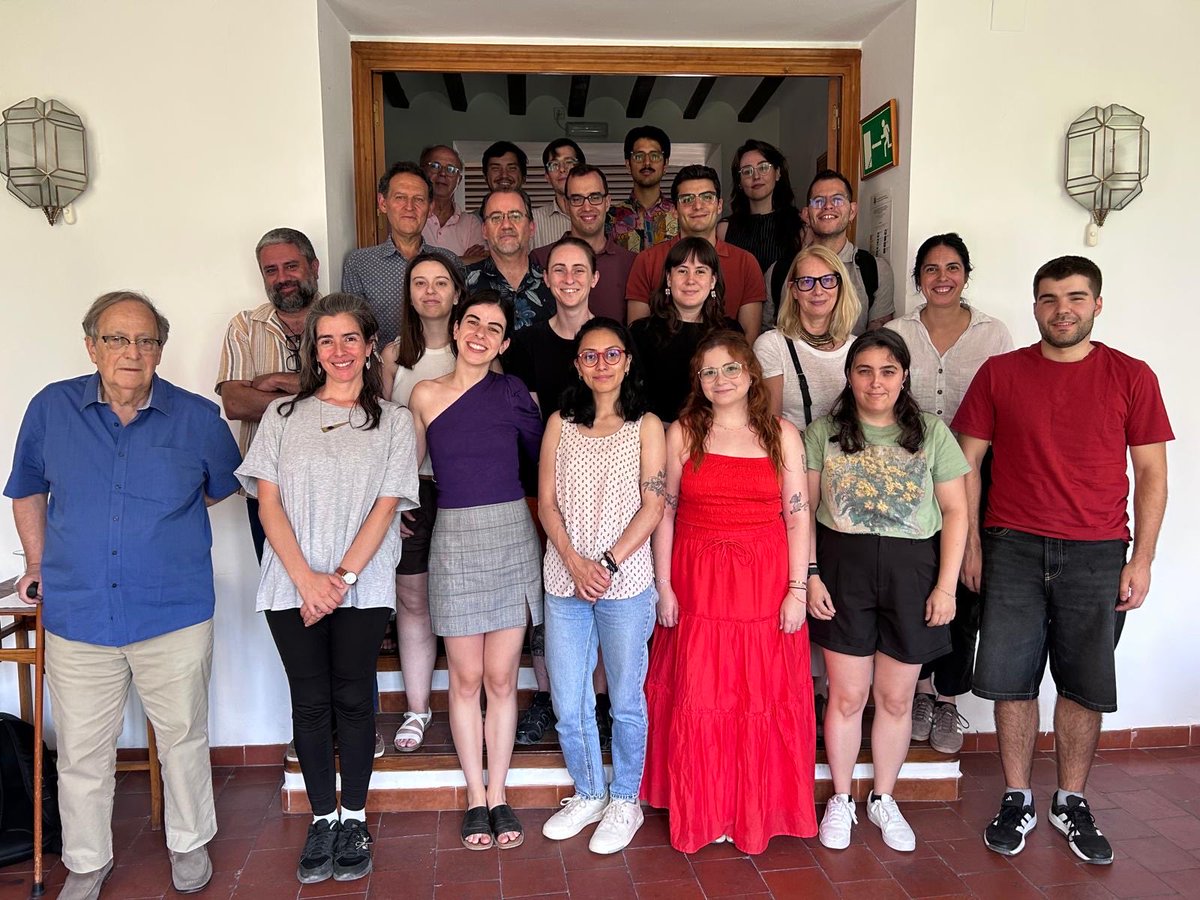 WinLose_UV's tweet photo. Nuestros compañeros Sandra Boluda (@Res_historica) y @AndresBorrasB han participado esta semana en el Seminario Doctoral del XXV Festival de Vélez-Blanco 🎻🧐🏰

Nos pasan esta foto con todos los compañeros y profesores 📸👏🏻 https://t.co/7D9xfHrgoO