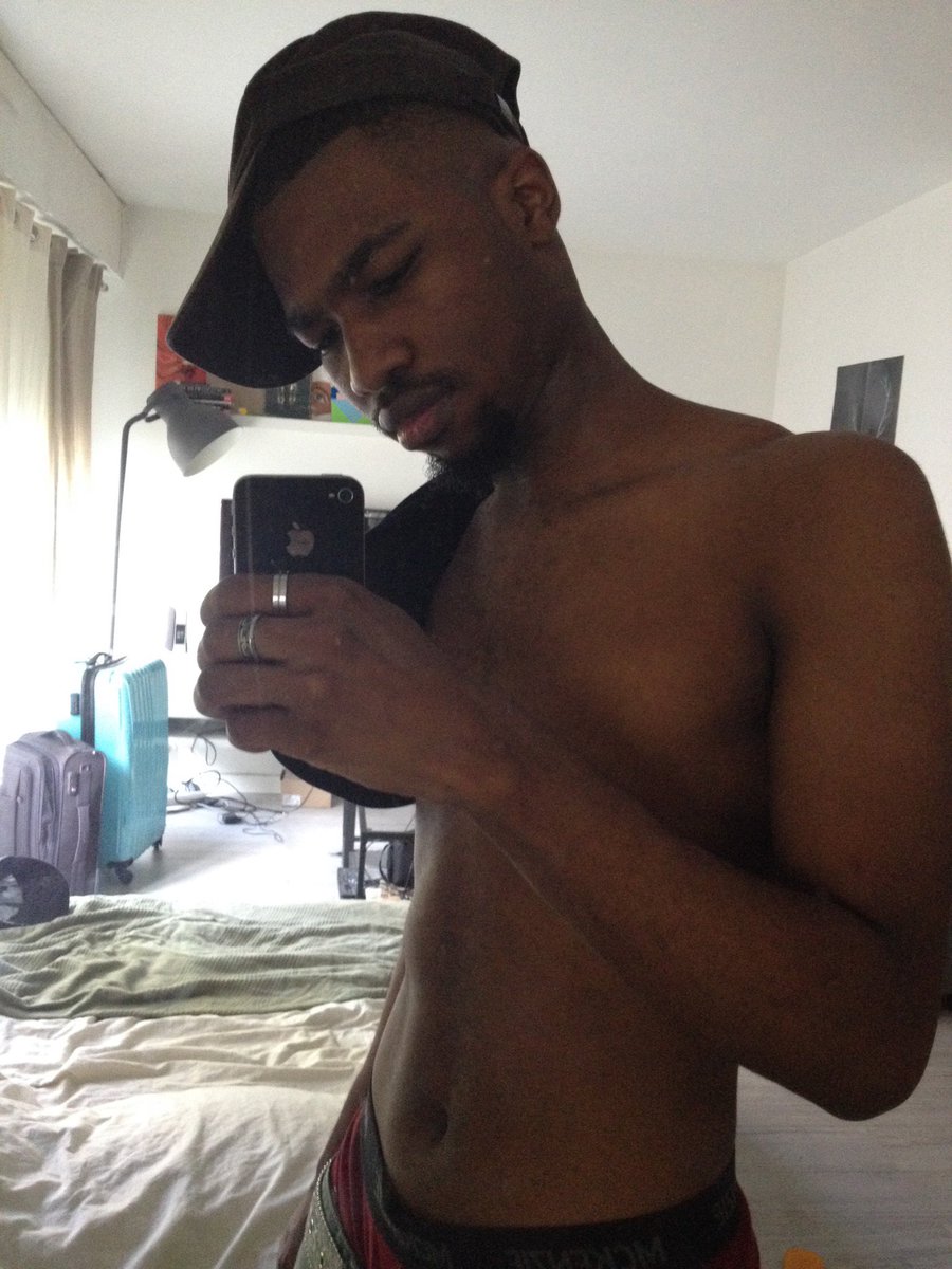 kissssssed's tweet photo. *enters the tl* https://t.co/LRXhzUh8OF