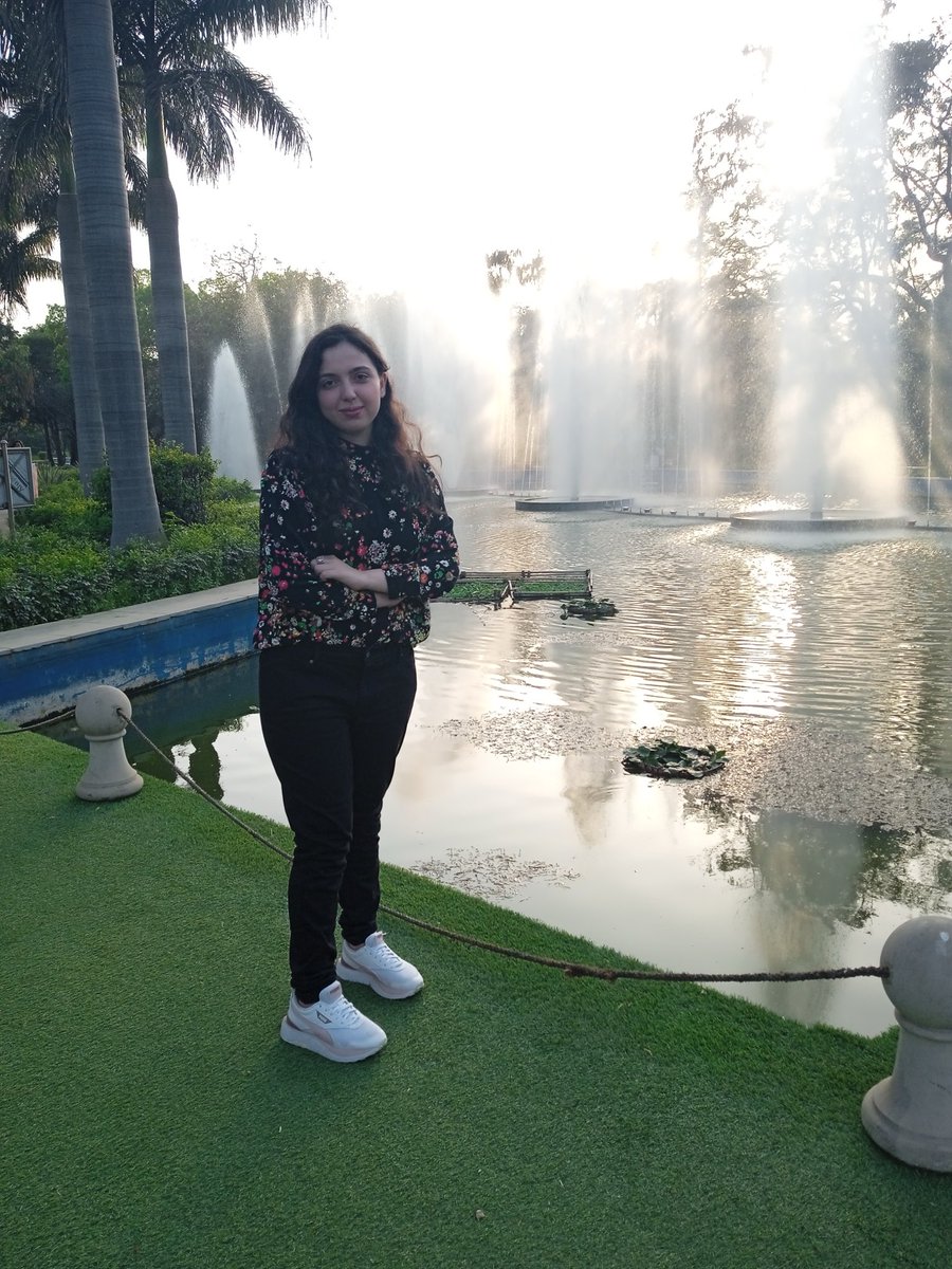 itsafghanrose's tweet photo. Been a Feminine sometimes you feel dump perhaps it’s unfair to judge human intelligence by their orientation. 

#womeninscience #pashtun #mypic #SeasonOfChampions https://t.co/KviICEPg4b