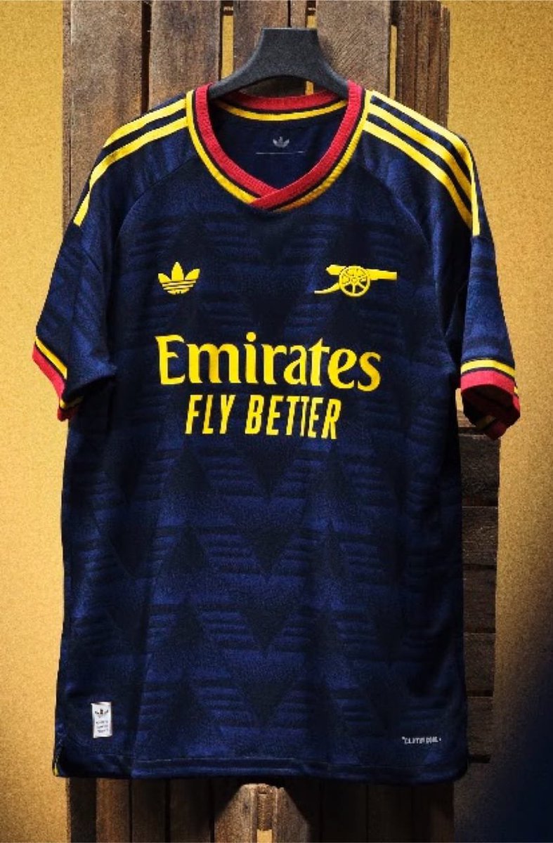 urmeedude96's tweet photo. @ArsenalNigeria_ @TiwaSavage *2026/2027 New Season Arsenal away Jersey Now Available In 🏬*

*Player Version and Fan's version*
It's available in different sizes...

I deliver nationwide because location is not a barrier.

Jersey by urmee...wear ur passion https://t.co/mAoUmml4oc