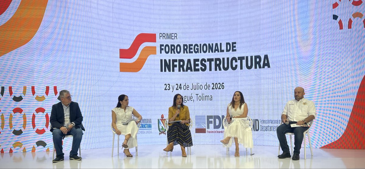 camaradelainfra's tweet photo. En un panel moderado por María Consuelo Araújo, presidenta ejecutiva de la CCI, los secretarios de Infraestructura de Vaupés, Norte de Santander, Tolima y Vichada compartieron casos de éxito y desafíos relacionados con la seguridad, la escasez de recursos y materiales, las consultas previas y la continuidad del apoyo institucional.

Los participantes destacaron el potencial de mecanismos como Obras por Impuestos y plantearon la necesidad de fortalecer la presencia y capacidad institucional del Invías en las regiones. #ForoRegionalInfraestructura