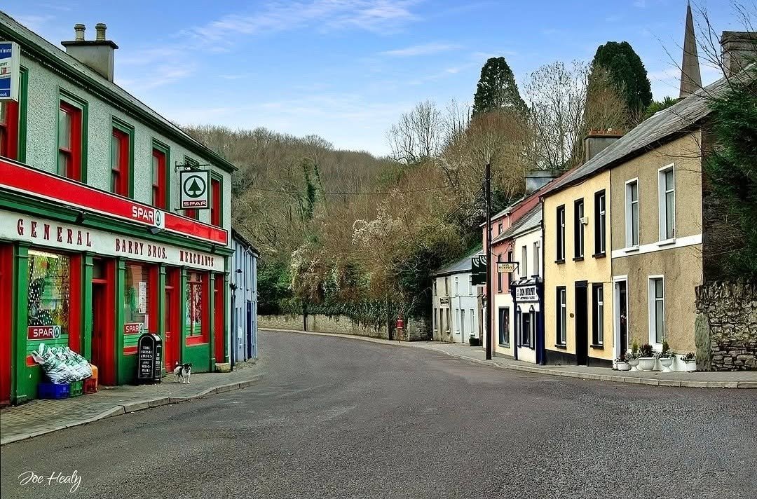 Fiona_Forde_Irl's tweet photo. Glanmire village #Cork in 2003 with Barry's Shop📸Joe Healy #LoveCork #PureCork #CorkLike https://t.co/9mKKpVFKoE