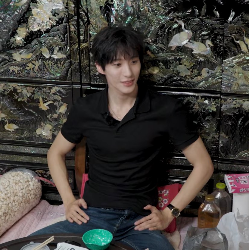 beabtchu's tweet photo. รวมคำพูดหลังจากเห็นรูปนี้
1. ทำไมกุชอบผู้ชายจังวะ
2. ตกใจหมด มากอดเค้าเลย
3. เสื้อดำมานี่มา ตี๋มานี่มา ฝรั่งมานี่มา
4. ต้าคิดยังไงกับเค้าหรอ เค้าเป็นใครในชีวิตต้าอะ
5. ให้กุตายปะ ให้กุเดรสปะ ให้กุสิ้นลมหายใจปะ ให้กุดับสูญไปปะ ให้กุเสียปะ https://t.co/BrQZEW2i7G