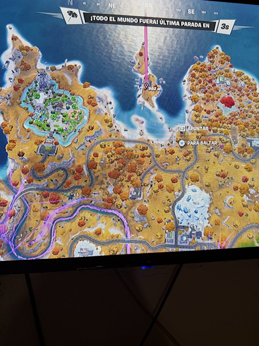 FedericoLsat's tweet photo. @Fortnite_ES hace ya tres días vengo con este Bug, cuando salgo del autobús se me queda tildado en el aire unos segundos y tardo muchísimo en caer https://t.co/YR4JjdG0zB