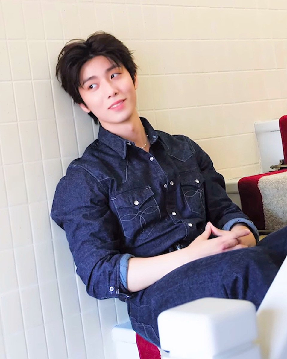 hwihub's tweet photo. About Love - JP ver https://t.co/6PNJ83AZQt