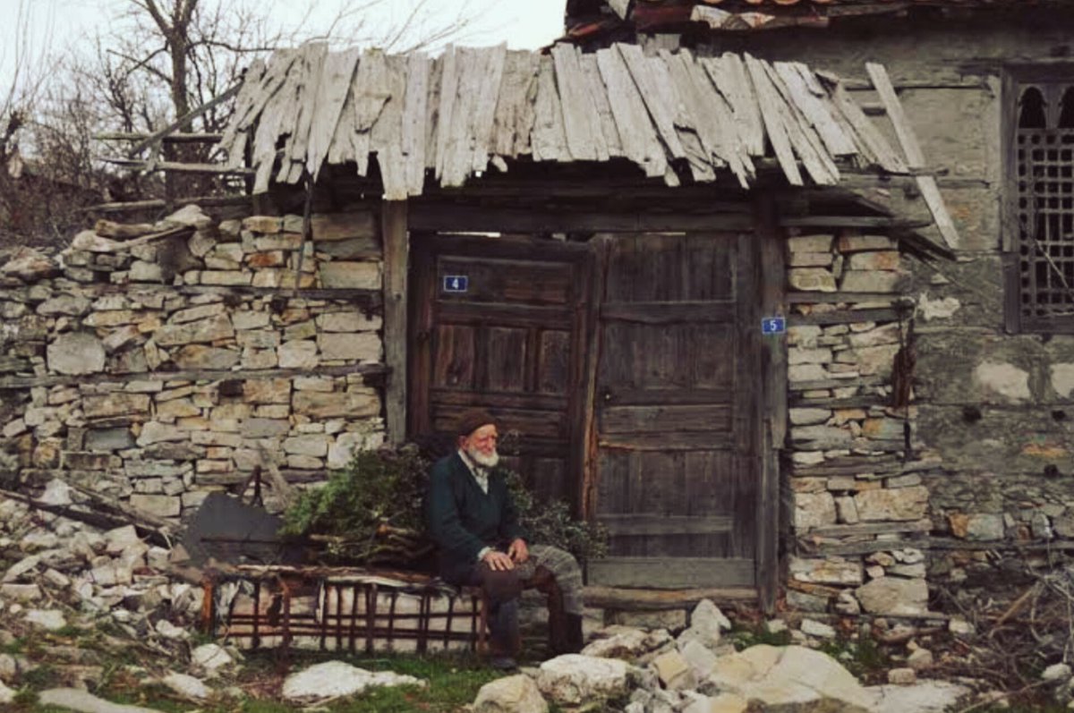motografi's tweet photo. Motografi Live: B. Ergin Borobey yazısı "İnsan, Beklendiği Yerde Yaşar…" #insan #yaşamak https://t.co/KsE6Plgg4M https://t.co/oUC1JiMZmM