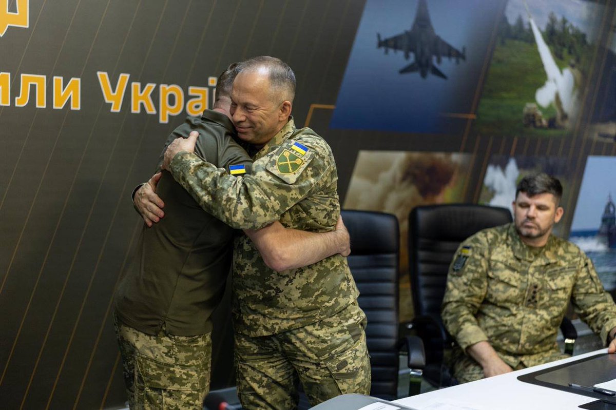 @wartranslated: RT by @mikenov: RT by @mikenov: Syrskyi officially transferred commander-in-chief powers to Drapatyi. The new commander was introduced to the General Staff leadership.