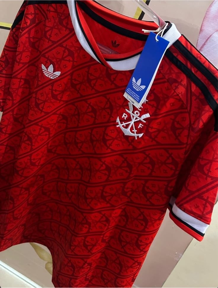 venecasagrande's tweet photo. Imagens da nova camisa 3 do Flamengo. Lançamento oficial previsto para o dia 31. https://t.co/myzk3tVeQW