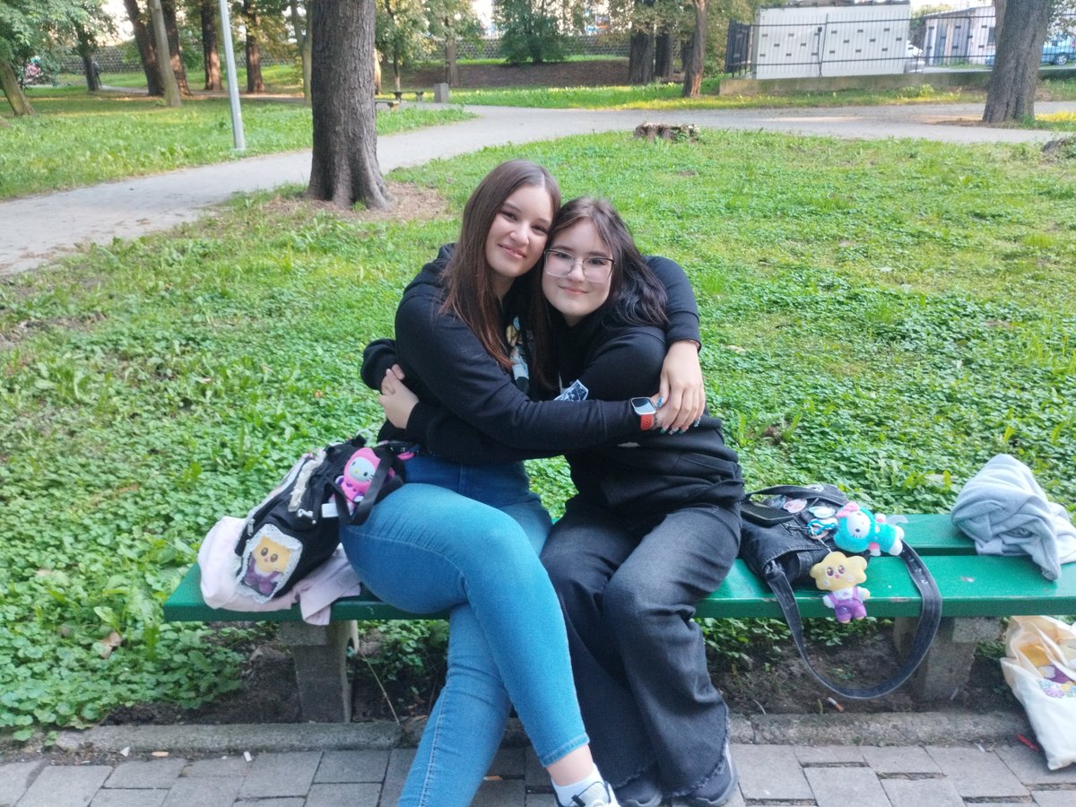 Sukina221's tweet photo. Jesteście najlepsze na świecie! Kocham was bardzo!!!!🫰🏻🫰🏻🫶🏻
@Dark_bubble_6 @ms_butterflyyyy https://t.co/qD9z8YV4ub