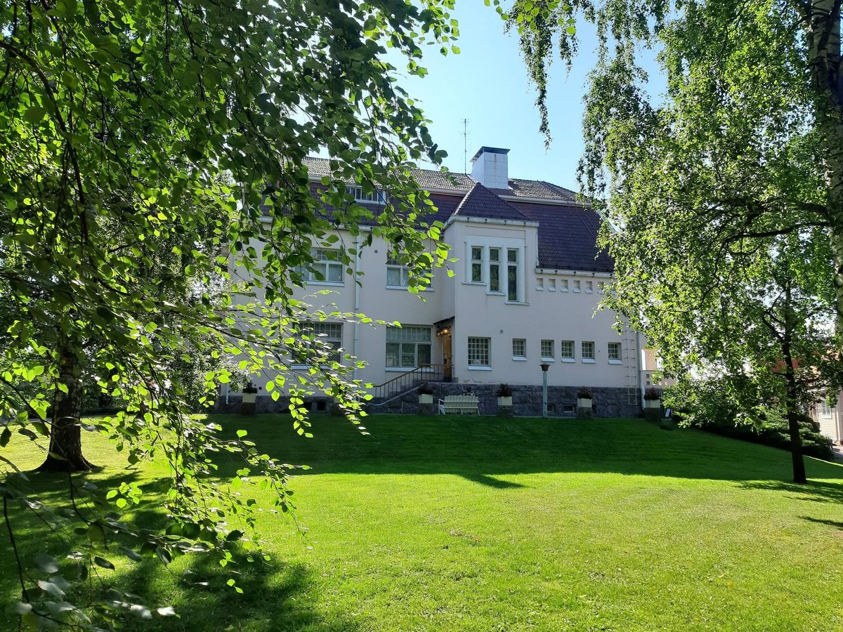 CarryYou88's tweet photo. Tänään Rauni Palosen paperinukkenäyttelyssä Tamminiemessä. Tuli myös kierrettyä Tamminiemeä samalla. 
#RauniPalonen #näyttely #Tamminiemi #UKK #Apulehti #paperinuket https://t.co/oFC4WC2tKL