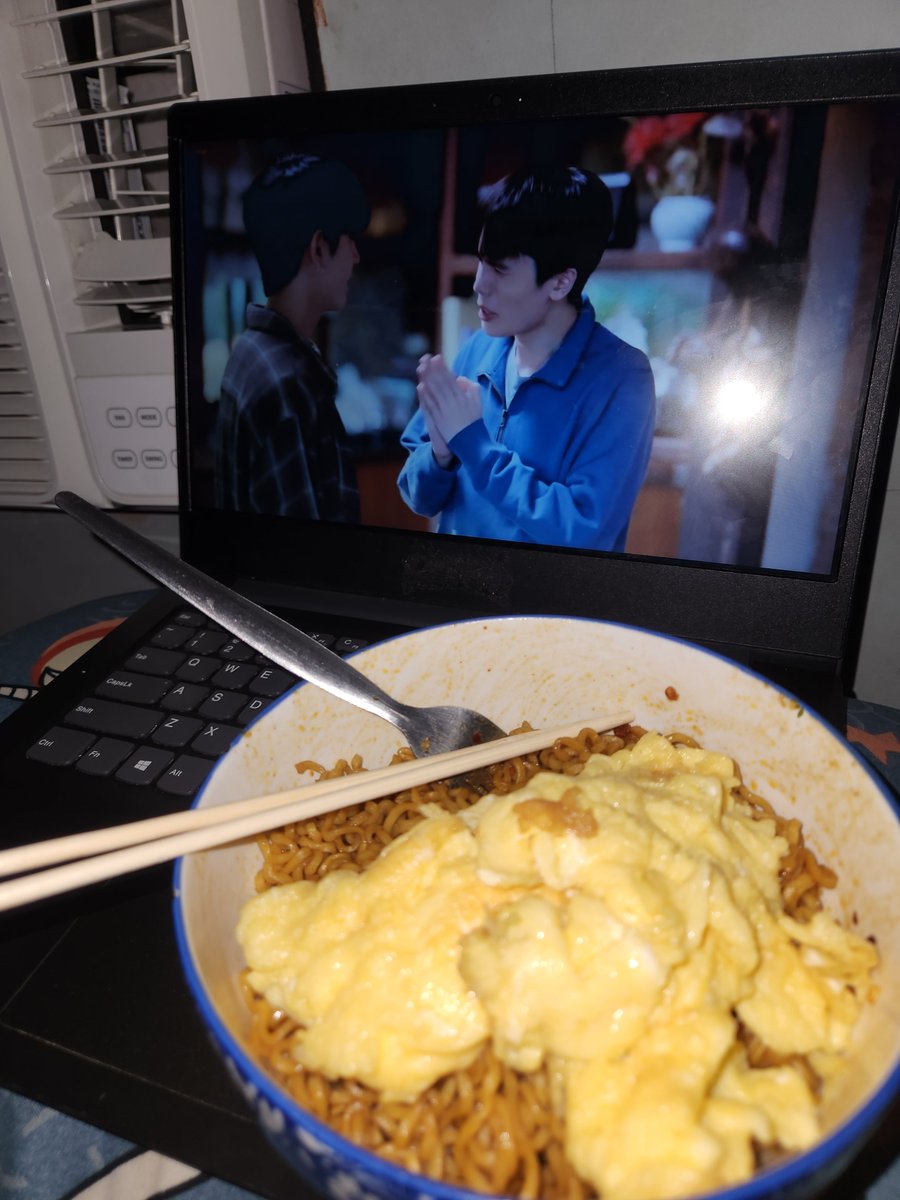 teethwaev's tweet photo. pancit canton w/ egg while my magic prophecy >>> https://t.co/xKPmkMjV5i