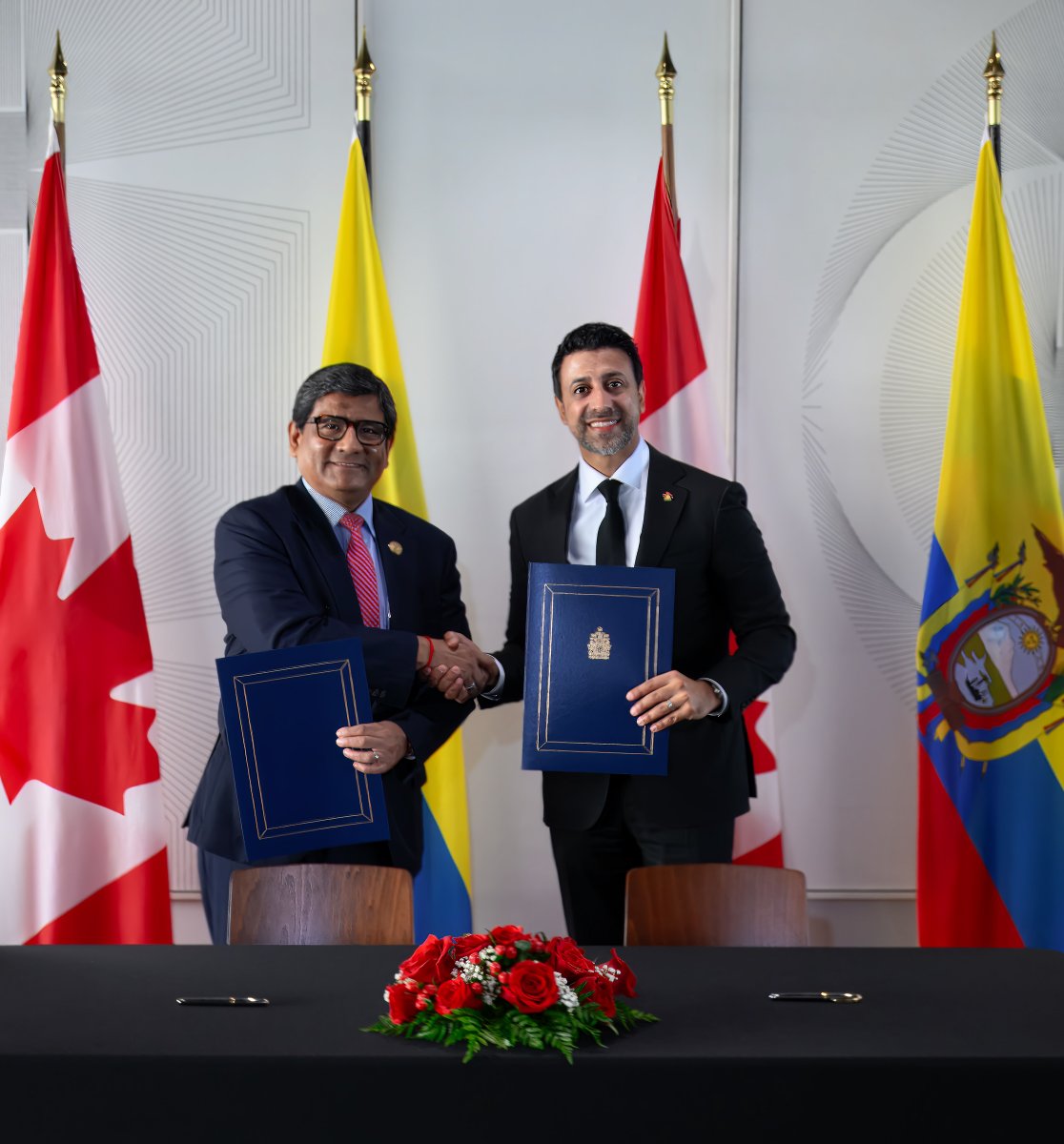 CanadaTrade's tweet photo. A major milestone for Canada-Ecuador trade 🇨🇦🇪🇨 
Minister Maninder Sidhu and Minister @LuisJaramilloOK have signed the Canada-Ecuador #FreeTradeAgreement, paving the way to boost trade and unlock new opportunities for #CdnBiz in both markets. 
👉 https://t.co/2rEQFJKVdu https://t.co/fGR51RNGhj