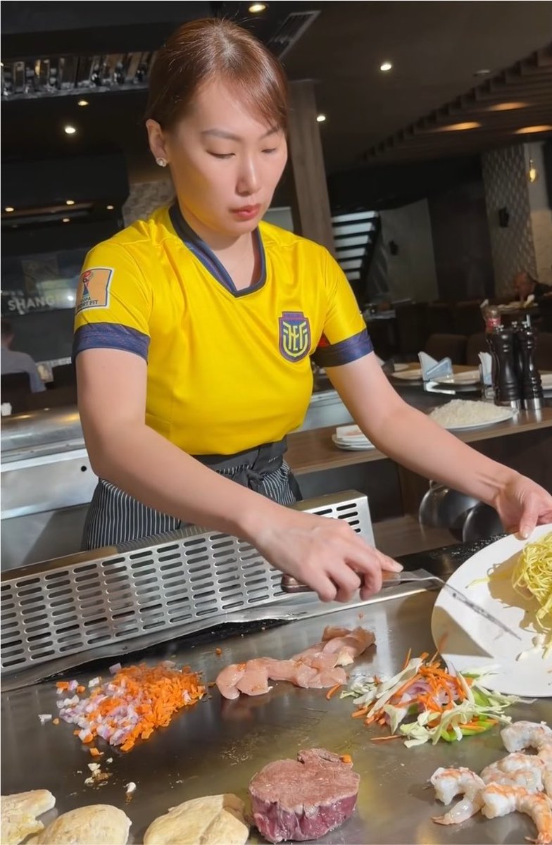 MemeBipoIar's tweet photo. CHINA COCINA🥰 || CHINA COCHINA🤮 https://t.co/a8eOB9DAlM