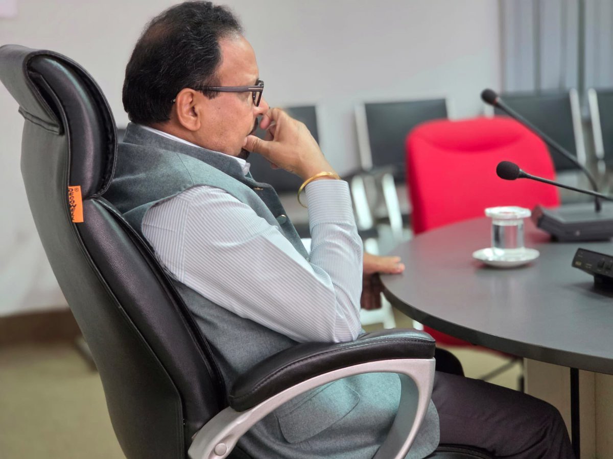 AVFCCL_ASSAM's tweet photo. Every review strengthens our resolve. Every milestone brings us closer to the future.

#AVFCCL #Namrup #ReviewMeeting #Leadership #ProjectExecution #OperationalExcellence #TeamAVFCCL #FutureReady #AtmanirbharBharat #NationBuilding https://t.co/DZoNCKcXD5