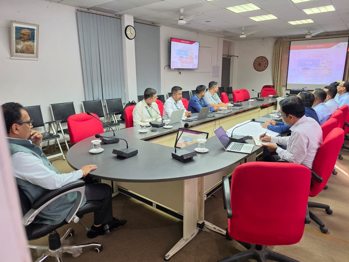 AVFCCL_ASSAM's tweet photo. Every review strengthens our resolve. Every milestone brings us closer to the future.

#AVFCCL #Namrup #ReviewMeeting #Leadership #ProjectExecution #OperationalExcellence #TeamAVFCCL #FutureReady #AtmanirbharBharat #NationBuilding https://t.co/DZoNCKcXD5