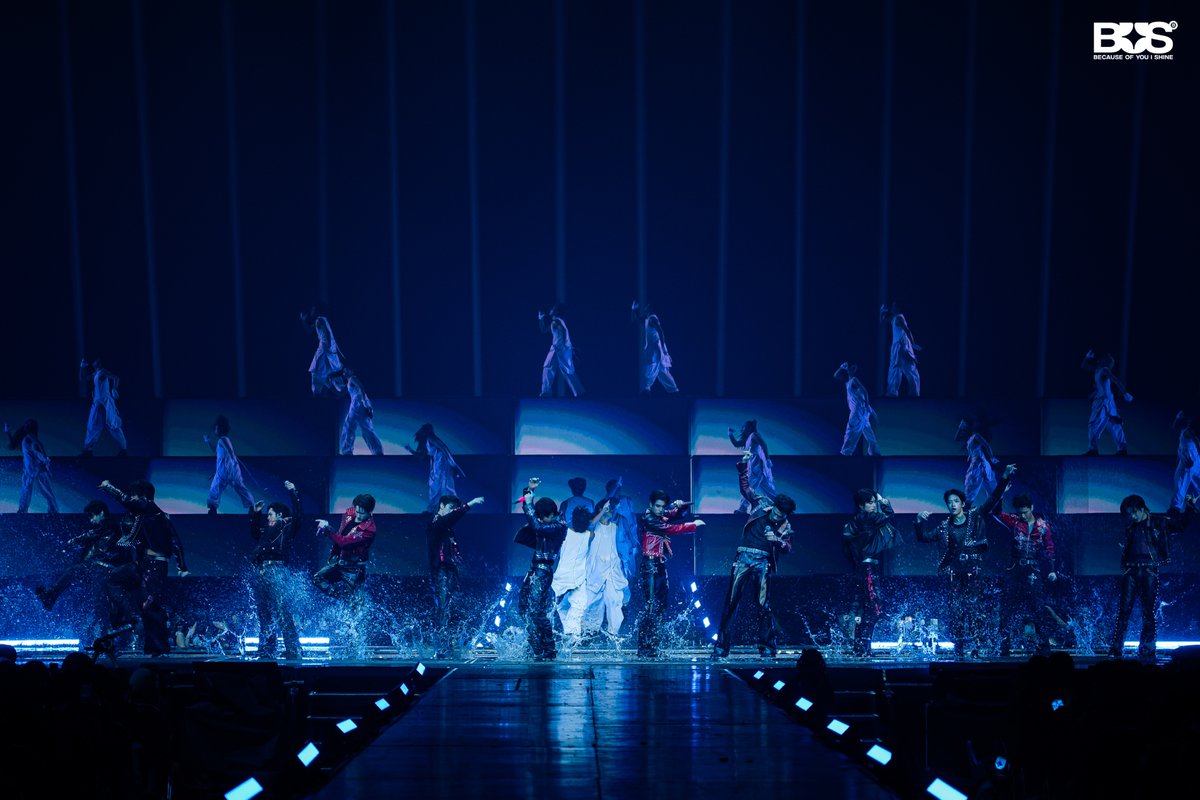 BUS_SONRAY's tweet photo. วันแรกของ #BUS_LIGHTASONE ผ่านไปแล้ว
ขอบคุณที่มาเติมเต็มวันแรกของ LIGHT AS ONE ให้พิเศษมาก ๆ
เดินทางกลับบ้านกันอย่างปลอดภัย แล้วเจอกันใหม่พรุ่งนี้นะครับ 🤘🏻(3/3)

#BUS_LIGHTASONE_D1
#BUSbecauseofyouishine https://t.co/79BxOOzt43