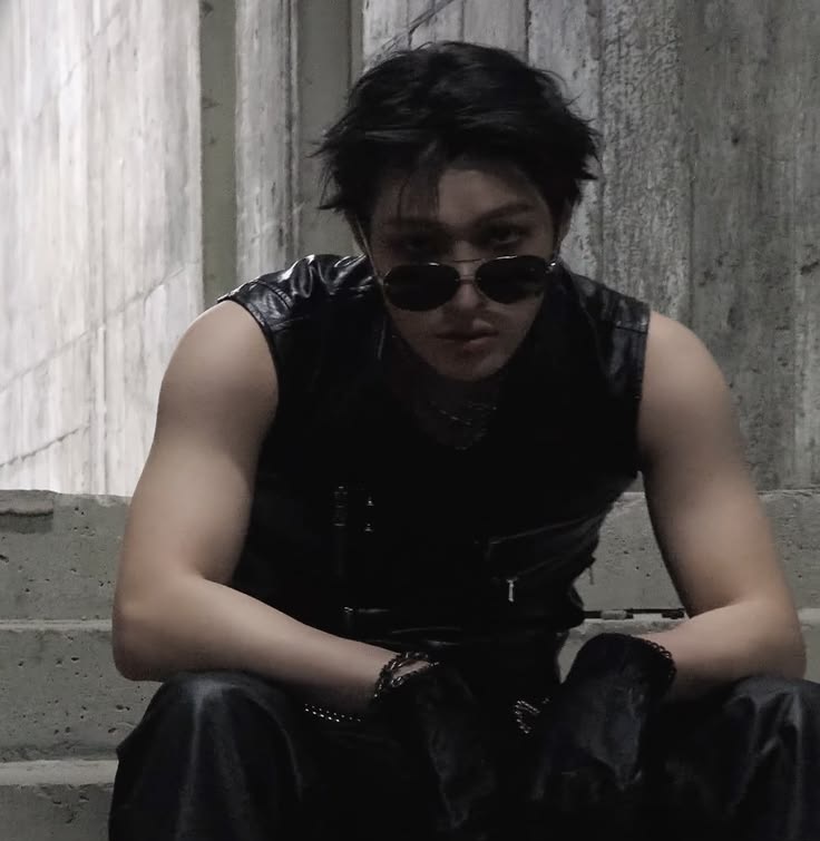 miggimage's tweet photo. 🐶🐥 cw / omegaverse

yh had always been mg's biggest fan. the rapper of the boy group fyxxon. an alpha everyone admired for his cool image, effortless confidence, and the kind of stage presence that made hearts race. he was everything yh wanted to become someday as a young alpha https://t.co/yIcjiMi3tv