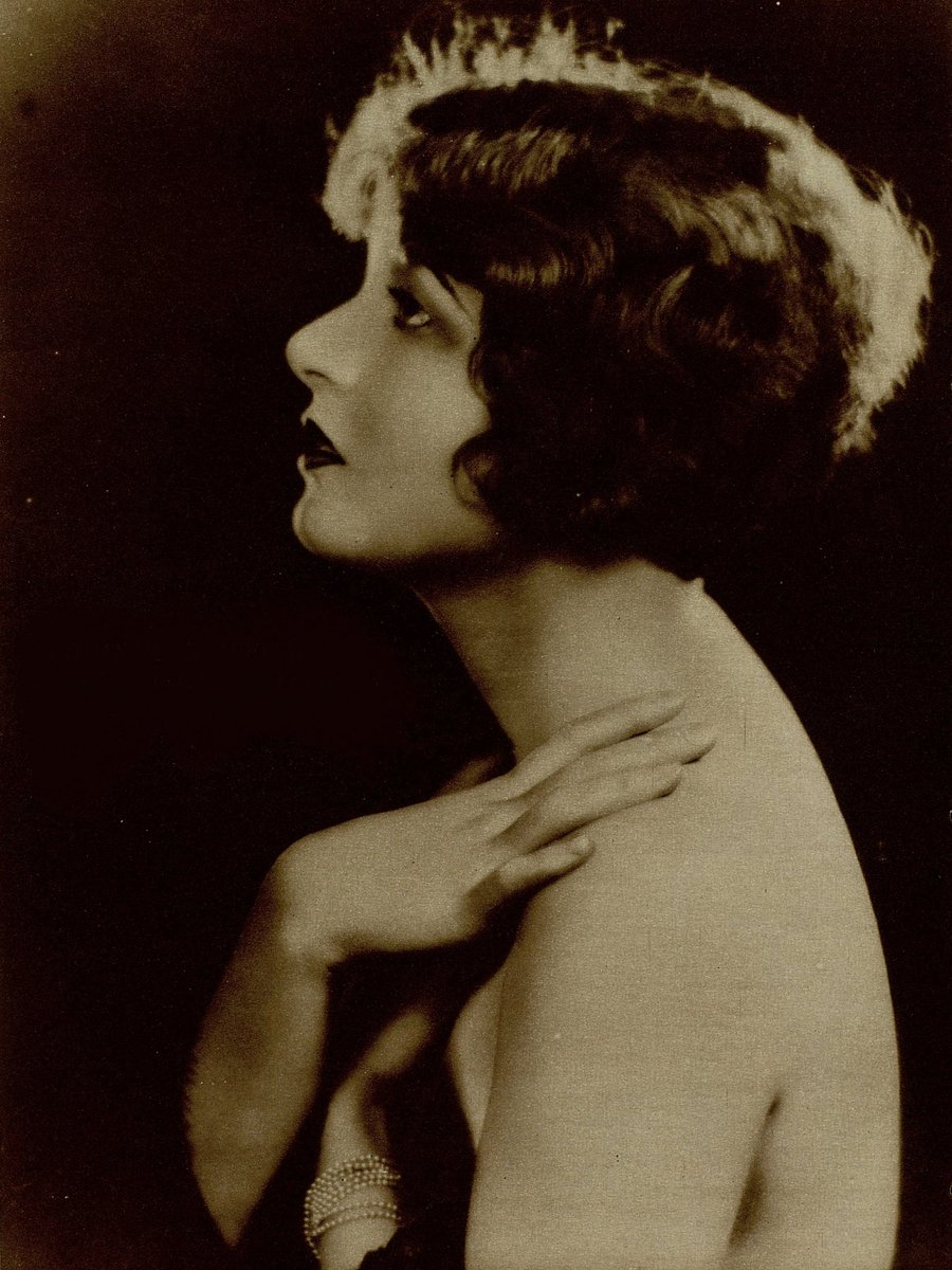 winifredrambova's tweet photo. Corinne Griffith by Edwin Bower Hesser, 1923 https://t.co/guKfoPvdX4