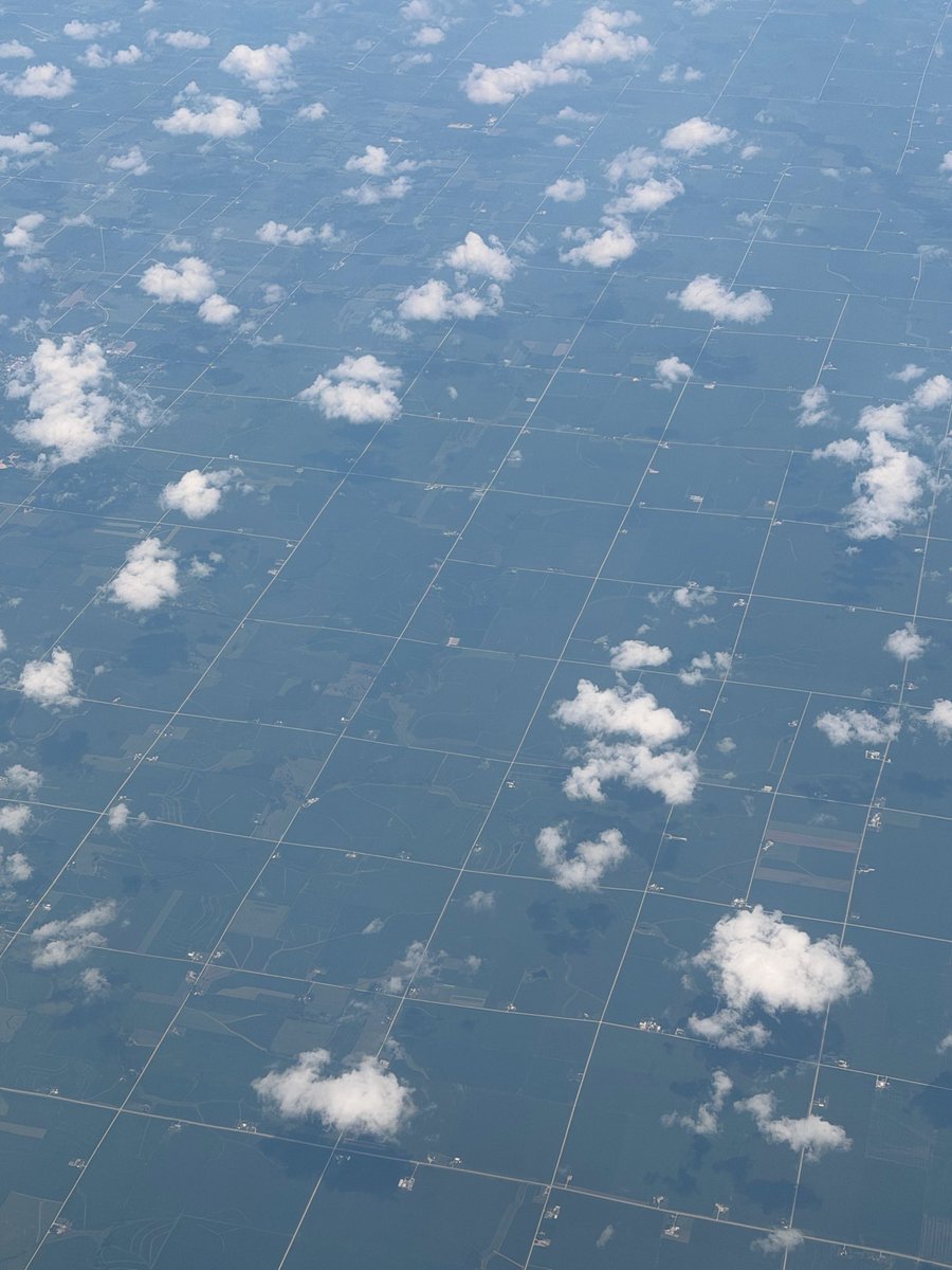 owenmfigg's tweet photo. Such bizarre roads in Iowa. https://t.co/0Nc28NPLhk