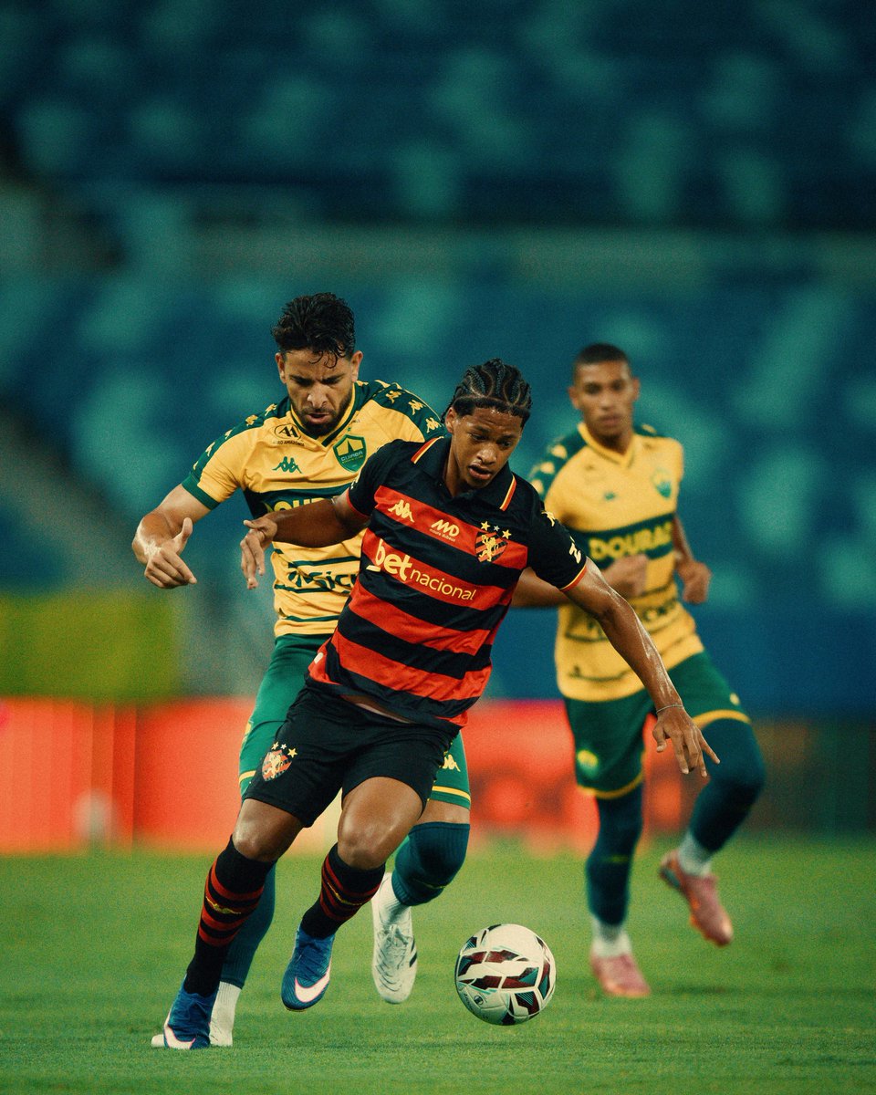 PortaldoLeao's tweet photo. O Cruzeiro pagará $4M (R$20.2M) à vista por 60% de Zé Lucas. O Sport ficará com 25% e o agente e o jogador com 15% juntos.

Alem disso, o Sport terá o direito de 2 jogadores por empréstimo com o salário pego pelo clube mineiro.

[@miilasousa_ | @Lealdaniel | @dannypaivajor | @geglobo]