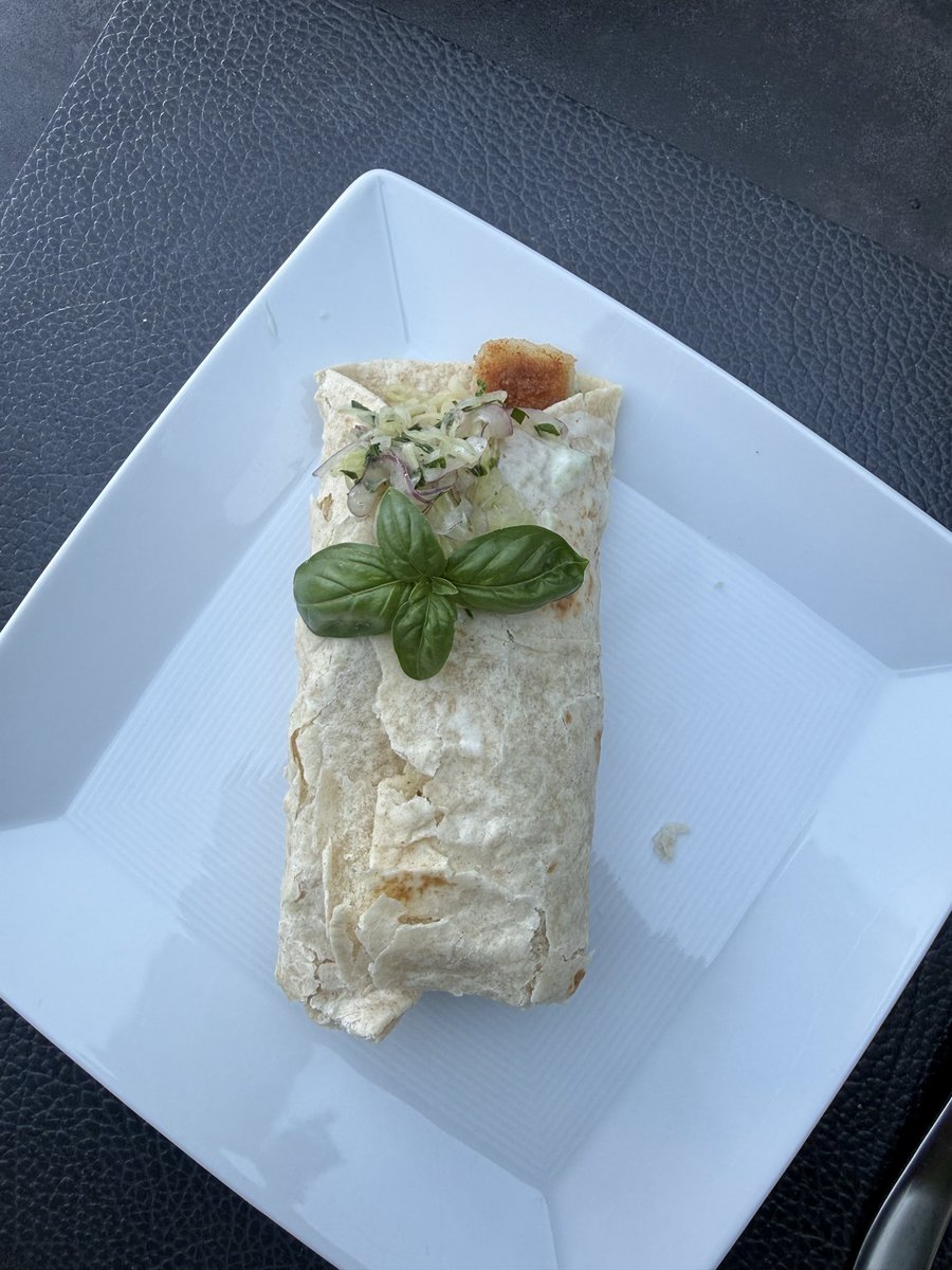 dschosaur11's tweet photo. @lu_eder 24.7. Rz der Nichte: Dinkelwraps, Krautsalat, Tatziki und (hoffentlich politisch korrekte) Fischstäbchen. War sehr gut. 2. Pic zur Defragmentierung. https://t.co/YIIPQGu1SF
