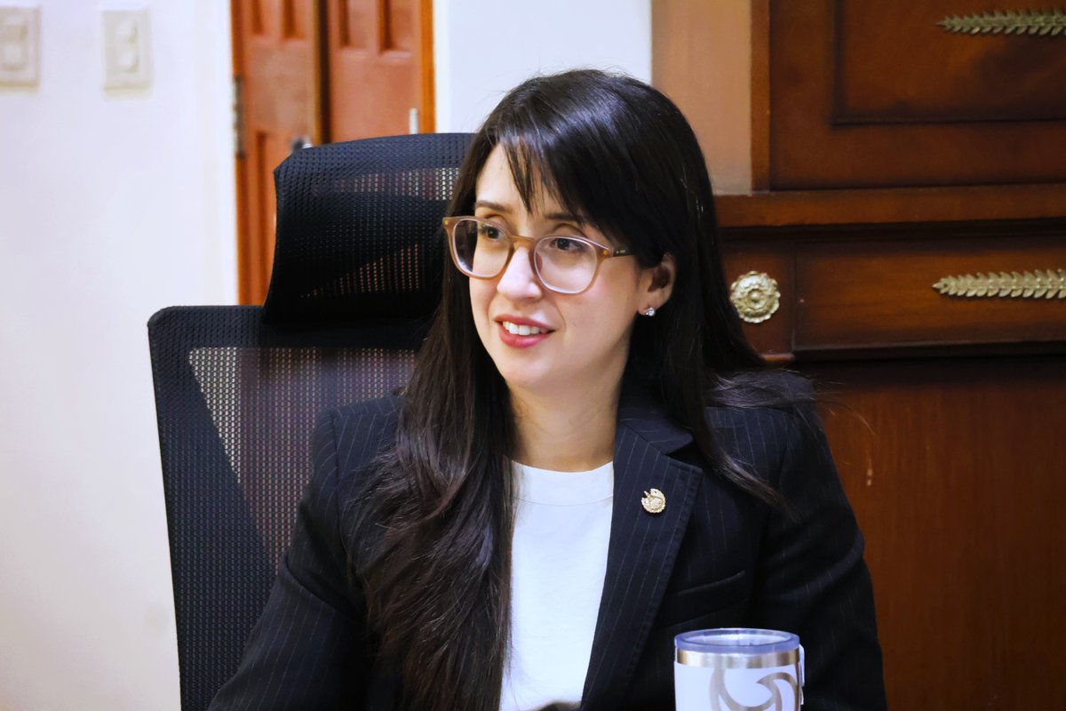 AdrianaMiraSV's tweet photo. ¡Bienvenida a El Salvador, Aurora de Rato! 🇸🇻🇪🇸

Fue un placer recibir a la presidenta de @ColPadreArrupe y expresarle nuestro reconocimiento por la extraordinaria labor que la Fundación realiza a través de la educación, contribuyendo al desarrollo integral de nuestro país. https://t.co/3vnK6fnKYW