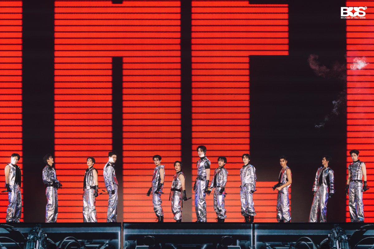 BUS_SONRAY's tweet photo. วันแรกของ #BUS_LIGHTASONE ผ่านไปแล้ว
ขอบคุณที่มาเติมเต็มวันแรกของ LIGHT AS ONE ให้พิเศษมาก ๆ
เดินทางกลับบ้านกันอย่างปลอดภัย แล้วเจอกันใหม่พรุ่งนี้นะครับ 🤘🏻(1/3)

#BUS_LIGHTASONE_D1 
#BUSbecauseofyouishine https://t.co/0S3WF1VSfT