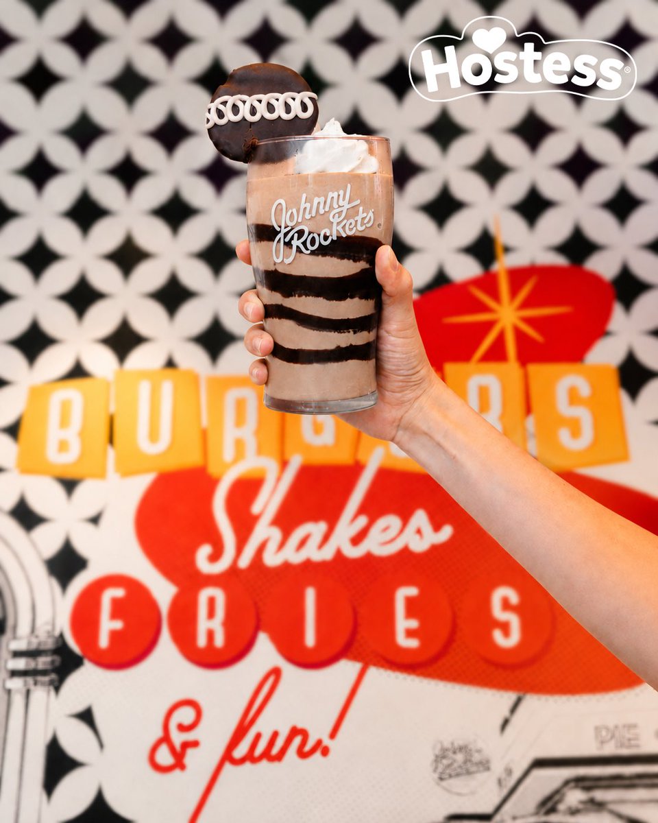 JohnnyRockets's tweet photo. You weren’t ready to say goodbye, so we didn’t 🍦🍫🍰 A lunchbox legend, hand-spun to perfection with @dairy_alliance and @Hostess_Snacks 

Visit https://t.co/9AJVdpQyN8 for additional details and restrictions. https://t.co/Ebtbmc07f5