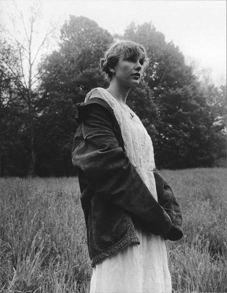 taylorswiftes_'s tweet photo. ‘folklore’ cumple hoy 6 años 🩶 
siempre será refugio… https://t.co/3zG9wjpX11