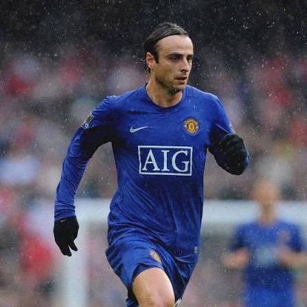 UTDxKing's tweet photo. Zirkzee whenever he plays in a blue kit https://t.co/2MoQkylKwF