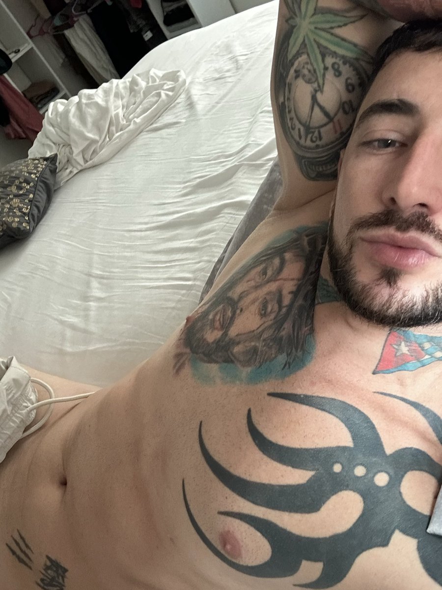 Lachytolete's tweet photo. Buenos días mis Amores , amanecí Cachondo 🥵 https://t.co/LsNdXUKsd0