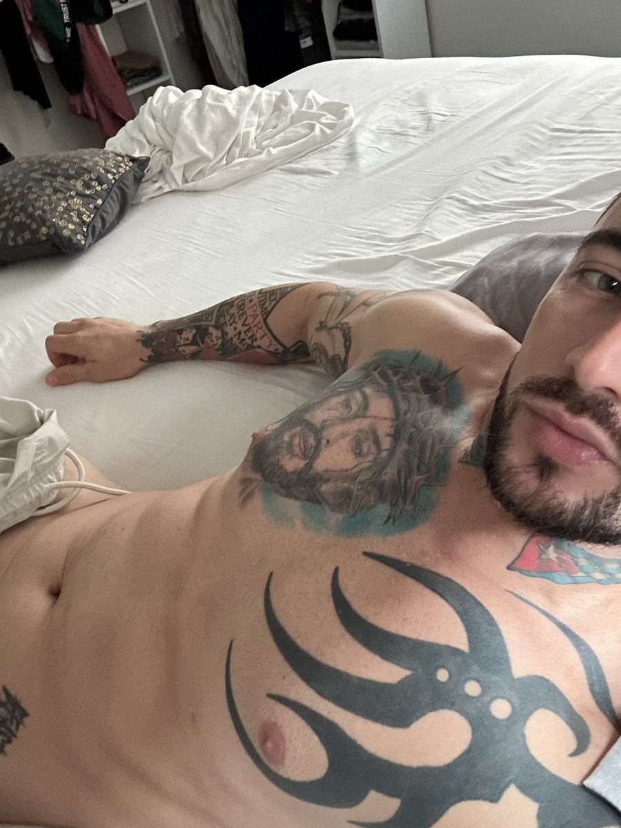 Lachytolete's tweet photo. Buenos días mis Amores , amanecí Cachondo 🥵 https://t.co/LsNdXUKsd0