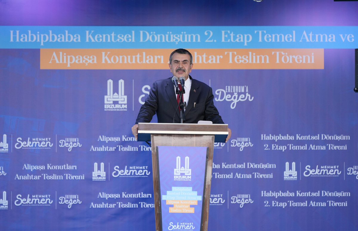 Yusuf__Tekin's tweet photo. 📍Erzurum

Erzurum Büyükşehir Belediyesi Habipbaba Kentsel Dönüşüm 2. Etap Temel Atma ve Alipaşa Konutları Anahtar Teslim Töreni’ne iştirak ettik. Hak sahibi ailelerimize yeni yuvalarının anahtarlarını teslim ettik.

Bizim siyasetimiz eser ve hizmet siyasetidir. Milletimizin hayatına dokunan her eser, insanımızın duasını ve hayır duasını kazanma gayretimizin en güzel nişanesidir.

Temelini attığımız projelerin ve teslim ettiğimiz yeni yuvaların kıymetli ailelerimize hayırlı olmasını diliyor, bu eserlerin şehrimize kazandırılmasında emeği geçen herkese teşekkür ediyorum.