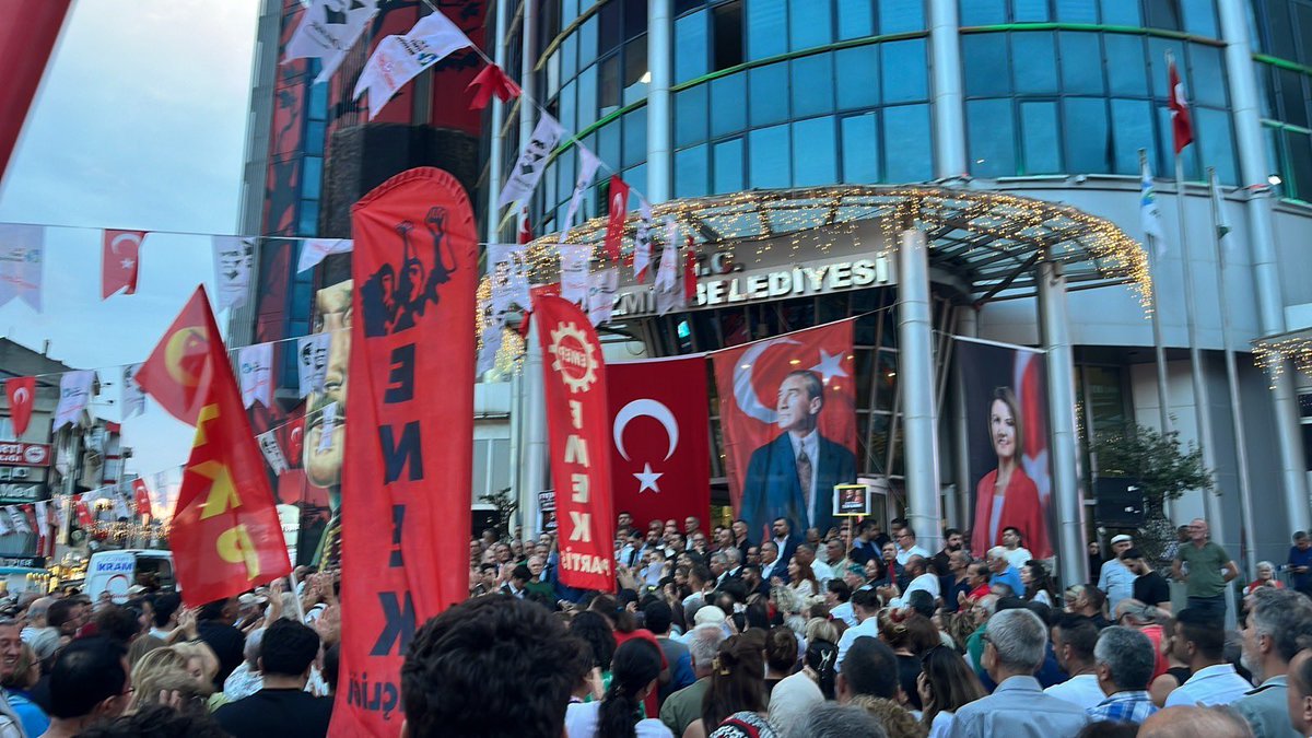 EmekKocaeli's tweet photo. İzmit Belediye Başkanı Fatma Kaplan Hürriyet, İzmit Belediyesi personelleri ve CHP İzmit İlçe Başkanı Gökhan Ercan’ın tutuklanmasının ardından bugün İzmit’te gerçekleştirilen yürüyüş ve basın açıklamasındaydık https://t.co/IrcTXSWj9U