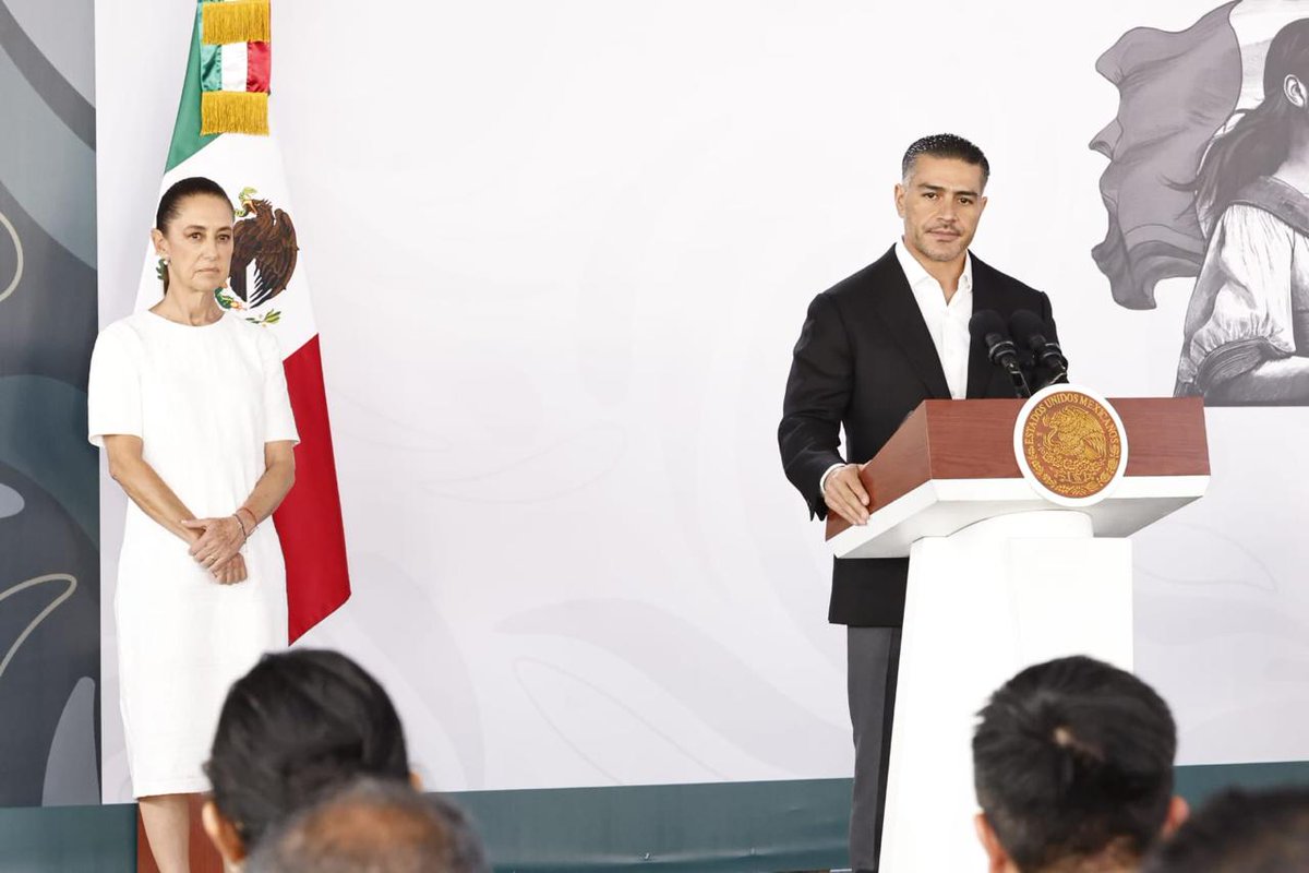 GabSeguridadMX's tweet photo. En Morelos, durante la Conferencia del Pueblo, se dieron a conocer los avances del Plan Morelos y de la Estrategia Nacional de Seguridad, implementados mediante el trabajo coordinado. Entre los principales resultados destacan:

▶️ 54% de reducción en el promedio diario de víctimas de homicidio doloso, de septiembre de 2024 a junio de 2026.

▶️ Más de 2 mil 200 personas detenidas por delitos de alto impacto, además del aseguramiento de 519 armas de fuego y de 858 kilogramos de droga.

▶️ 275 Jornadas por la Paz realizadas con la participación de más de 86 mil personas, como parte de las acciones de Atención a las Causas.

Estos avances reflejan la coordinación permanente entre el @GobiernoMorelos y las instituciones que integran el Gabinete de Seguridad para seguir construyendo la paz en la entidad.
