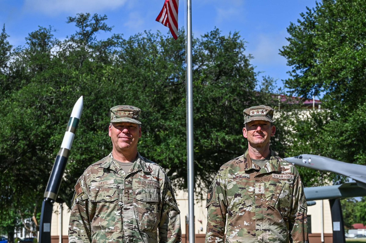 AFGlobalStrike's tweet photo. Our commander, Gen S.L. Davis, hosted Lt Gen Niemi, deputy chief of staff, @usairforce A5/7 Force Modernization, &amp; Air Force chief modernization officer.

They discussed future long-range strike &amp; modernization efforts like B-21, MH-139A, &amp; the Sentinel program.

 #AlwaysReady https://t.co/DBKkltq3jr