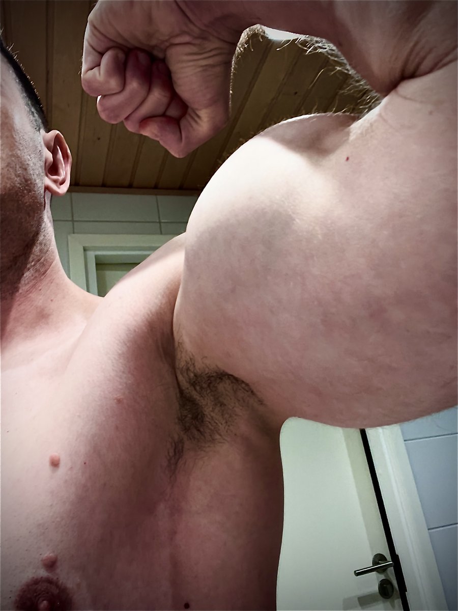 Samjamri's tweet photo. Ready for the epic cumshows on cam again?🍆💦💪 I'll be back soon....DMs open for requests and let's drain those balls of mine!
p.s. guess how long it's been since last load?💦 (it's in weeks...not days 😜)

#gay #muscle #cumshow #camshow #spycam https://t.co/5lrfTcQHmT