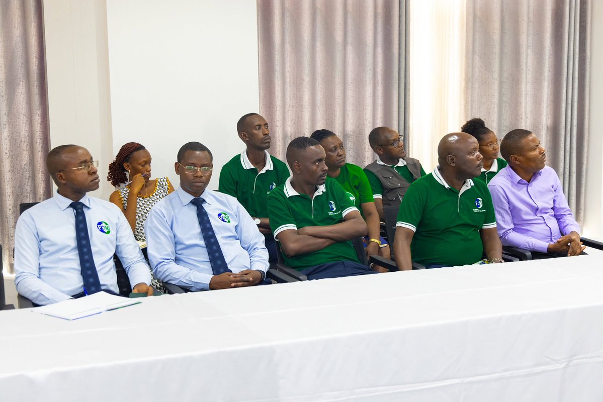 FomiBurundi's tweet photo. L’EVALUATION DE SUIVI SUR LE RESPECT DES NORMES ISO A LA SOCIETE FOMI
Depuis ce jeudi 23 Juillet 2026, la société FOMI était sous évaluation par un auditeur externe en provenance de la société de certification internationale dénommée #SQS (Association Suisse pour Système de Qualité et Management). Cette évaluation a été portée sur les trois normes ISO auxquelles la société FOMI est certifiée depuis 2021 à savoir ISO9001:2015, ISO 14001:2015 et ISO 45001:2018. Après l’audit qui a duré 2 jours, l’auditeur Raymond Teguza a apprécié positivement les améliorations notoires enregistrées dans la manière de travailler en respectant les normes #ISO signalées ci-haut. Il a fait savoir qu’il n’y a pas de non conformité mineure ou majeure à signaler et a rassuré que la société FOMI garde sa certification. Toutefois, l’auditeur a formulé quelques remarques d'amélioration allant dans le sens de continuer à améliorer certains aspects en vue de sauvegarder son image d’une entreprise respectée au niveau national et international tout en se préparant sa recertification prévue pour l’année prochaine.@GeneralNeva
@BMineagrie @nshingamateka @RTNBurundi @RTNBurundi @RT_Isanganiro @radioscolaire1
@FinancesBdi @CnddFdd @NtahontuyeN @MagazineJimbere @itracomholding
@itracom_tz @itrapack @BcabBank