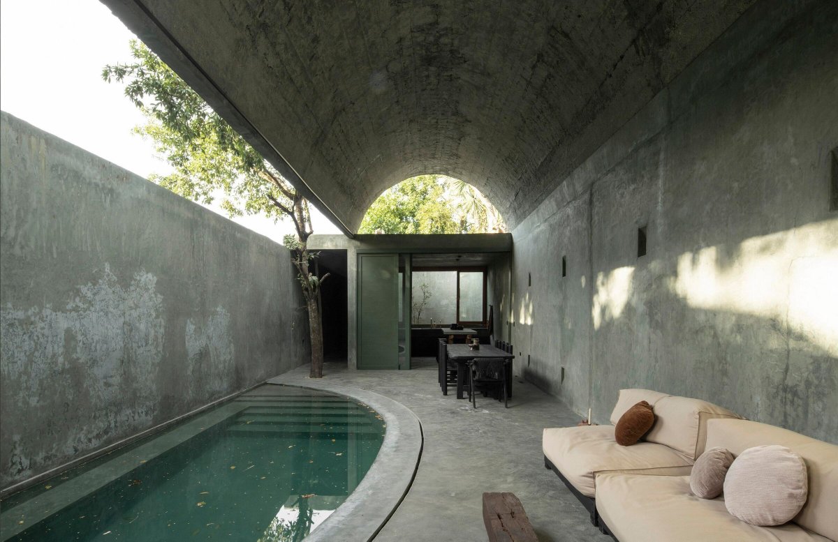 Archello's tweet photo. Salvador Román Hernández shapes Casa Gruta through a restrained material palette inspired by the caves and cenotes of the Yucatán.
https://t.co/rQMvJQ2sIq
#MaterialPalette #SpatialDesign #LightAndShadow https://t.co/SMqIvybNBM