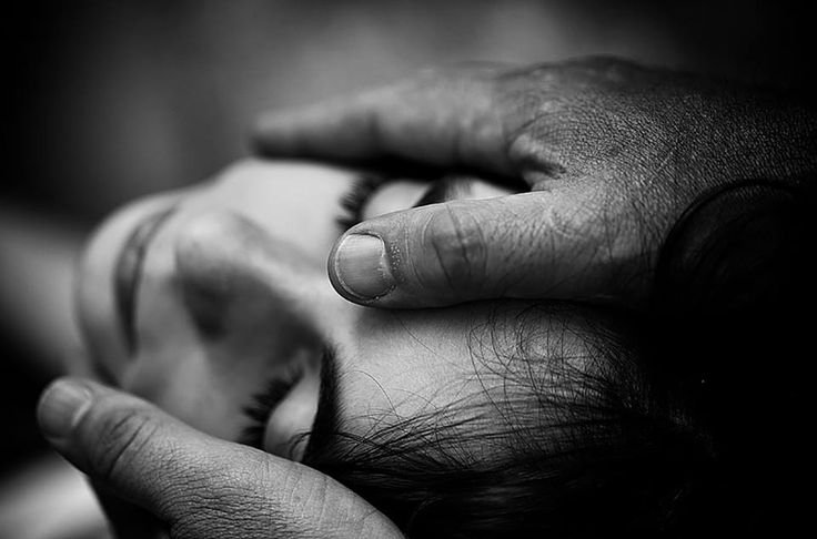 AnimaInCammino_'s tweet photo. Il silenzio nelle tue mani... https://t.co/ruBkRjOISW
