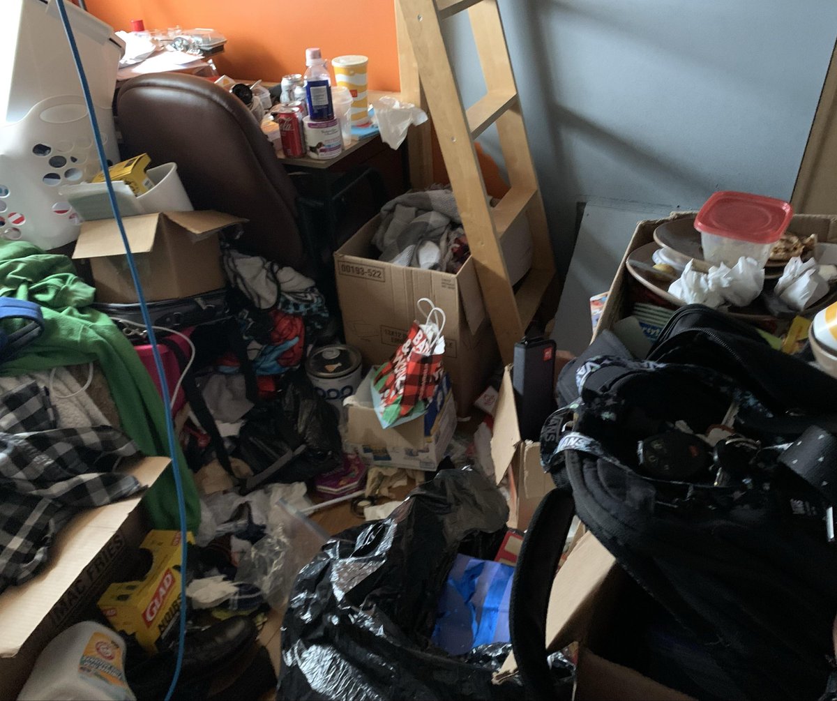 Flubenn's tweet photo. @IndieGameJoe The room of the people who play this: https://t.co/4QsJbdHWDU