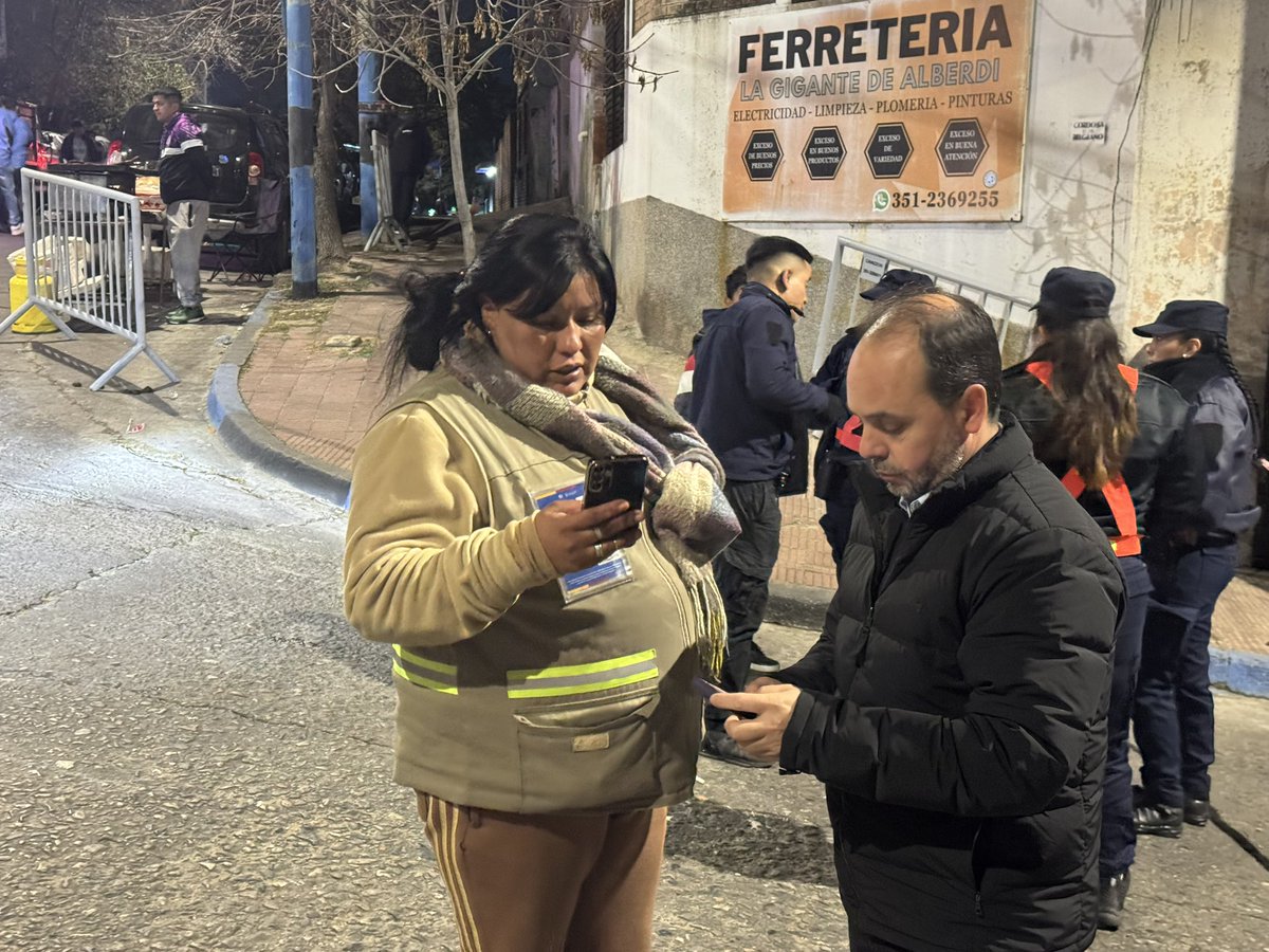 Dean_Rodrigo's tweet photo. El partido entre Belgrano y Rosario Central fue el primer encuentro deportivo de concurrencia masiva en el que pusimos en marcha el SEMM. Más de 1.000 vehículos utilizaron el sistema: el 86% de los pagos se realizaron a través de la App SEMM y el 14% mediante código QR. https://t.co/dA978RrcXV