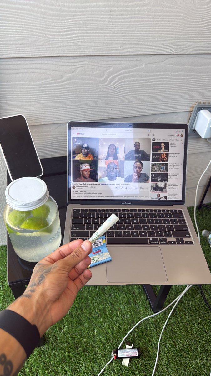 kaykawku's tweet photo. listening to hard money feat KP https://t.co/4vJypQ02Pu