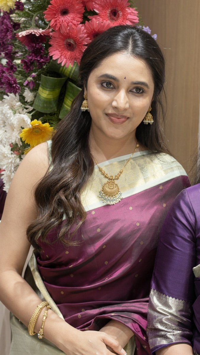 KeerthyVettayan's tweet photo. Cute PAM
#priyankamohan https://t.co/aC6URV5fJB