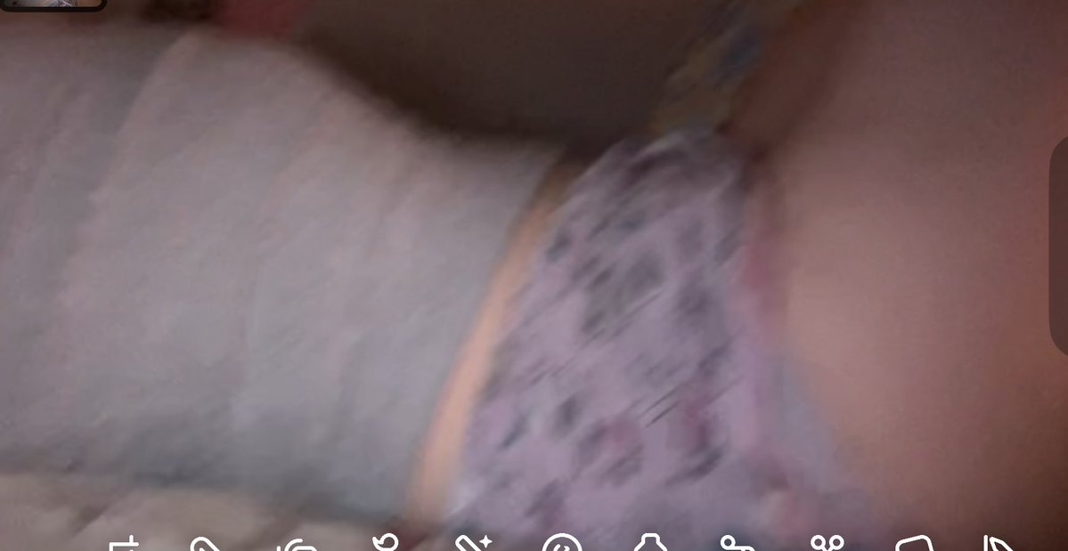 l1ttlemayaa's tweet photo. Omg I can’t take this anymore 
Morning bodychecks #edrtwt #bodycheck https://t.co/LJZQtZ4uHc