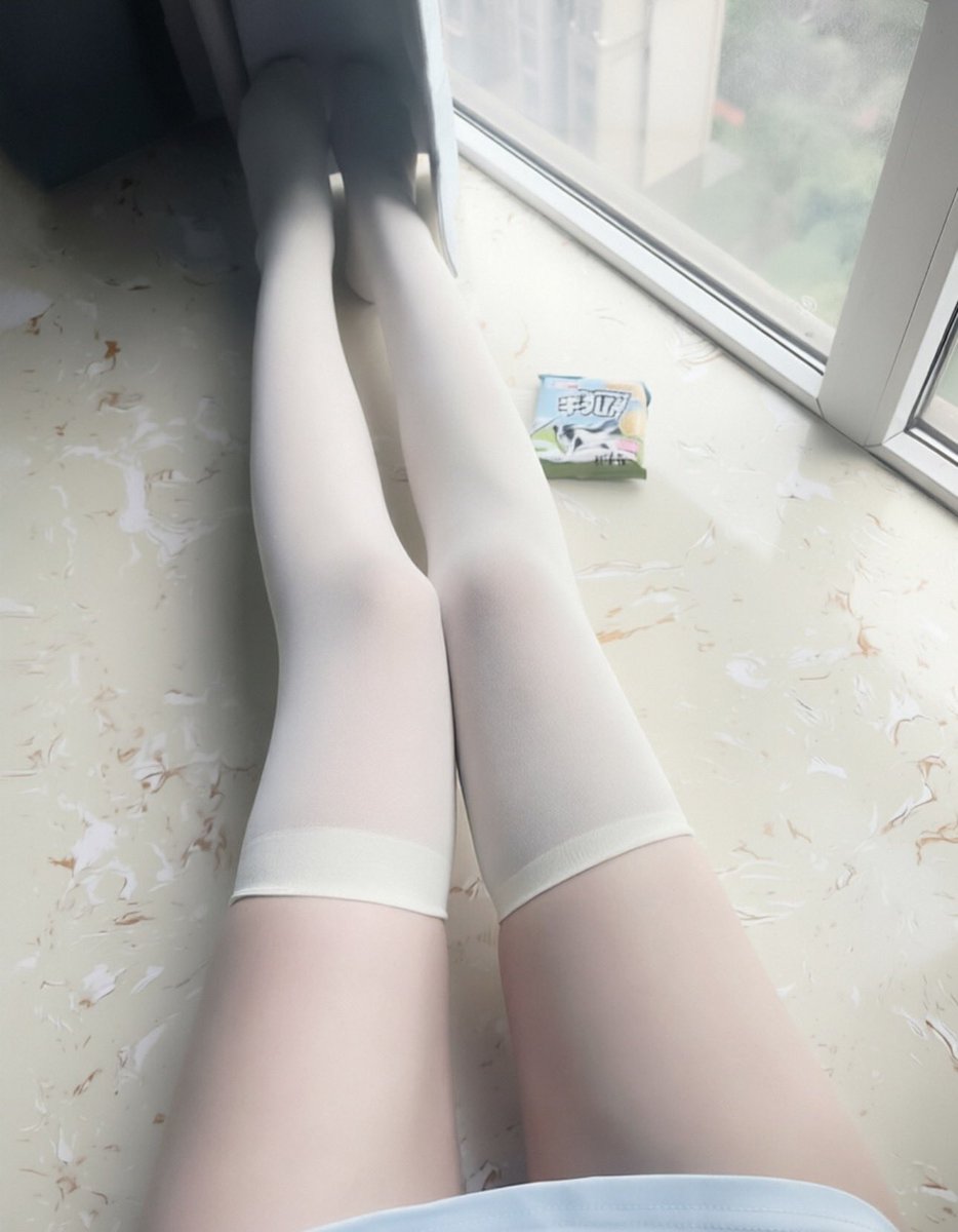 Pennynqo's tweet photo. 为什么白色袜子穿上还是会显得这么粗啊啊啊( ; _ ; )/~~~
好讨厌
#小狗日记 #女大 https://t.co/HStSQvWdzb