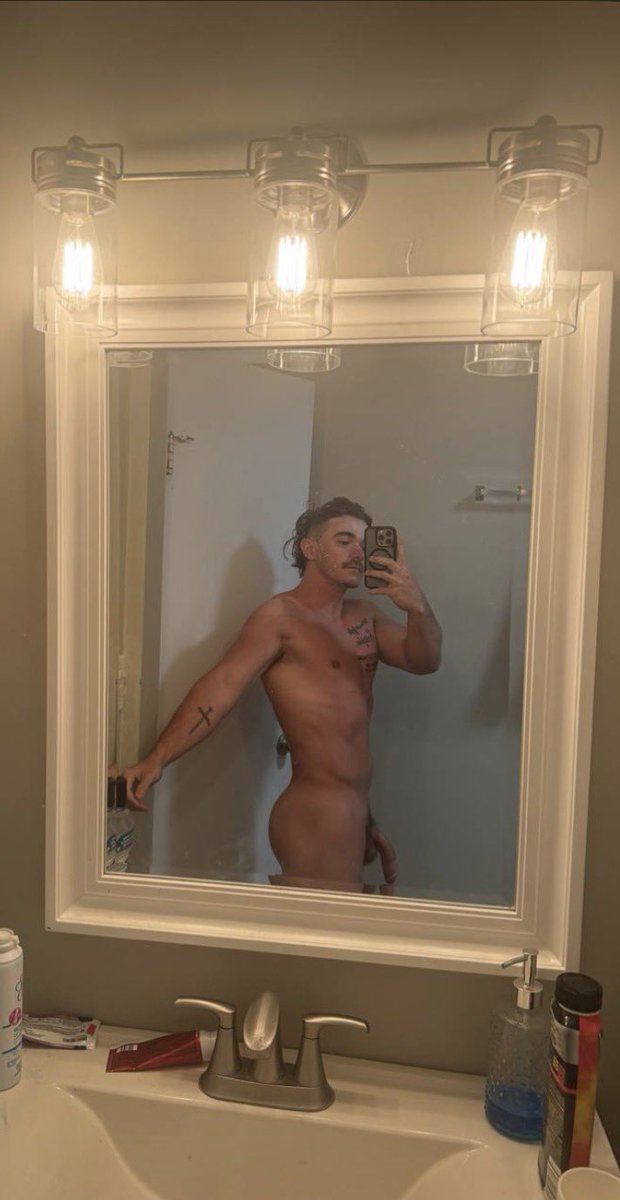 jakethebeefcak3's tweet photo. Who wants to feel me inside of them? #Onlyfans #gay #nsfwtwtًً https://t.co/jhRvkcX5QO